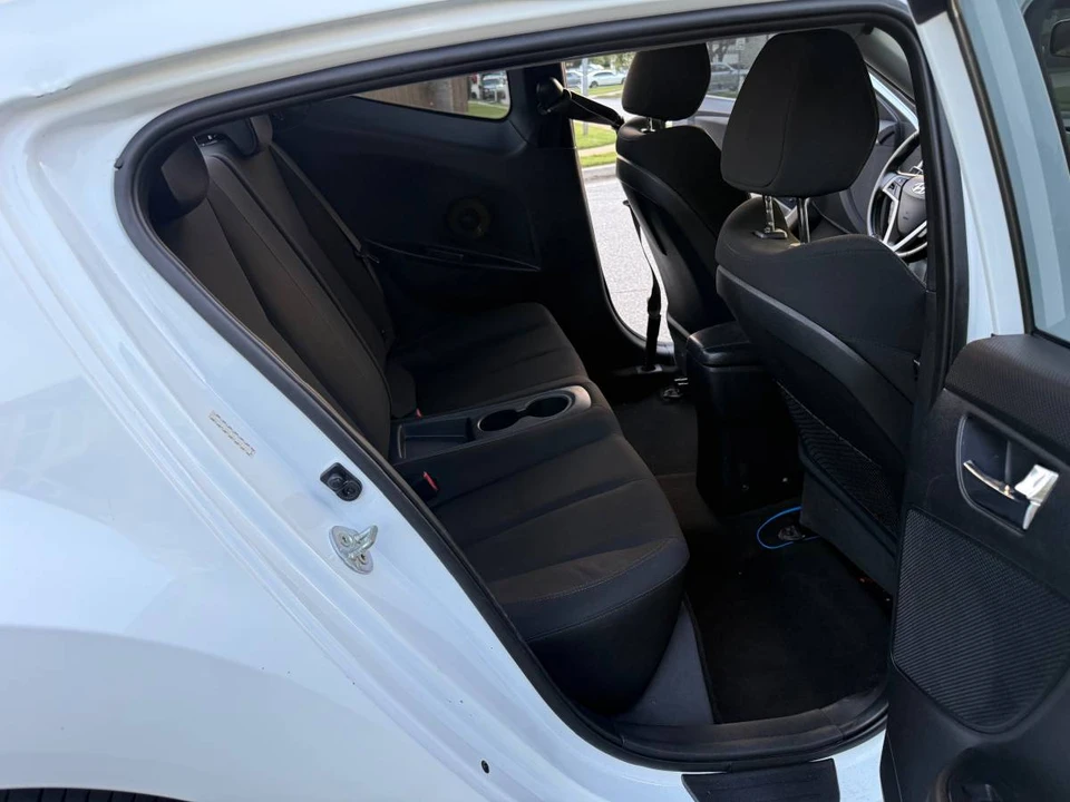 2017 Hyundai Veloster - Image 9 of 16