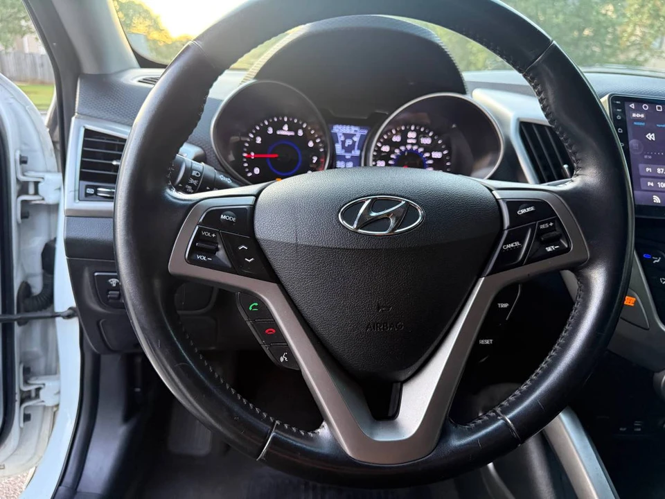 2017 Hyundai Veloster - Image 12 of 16