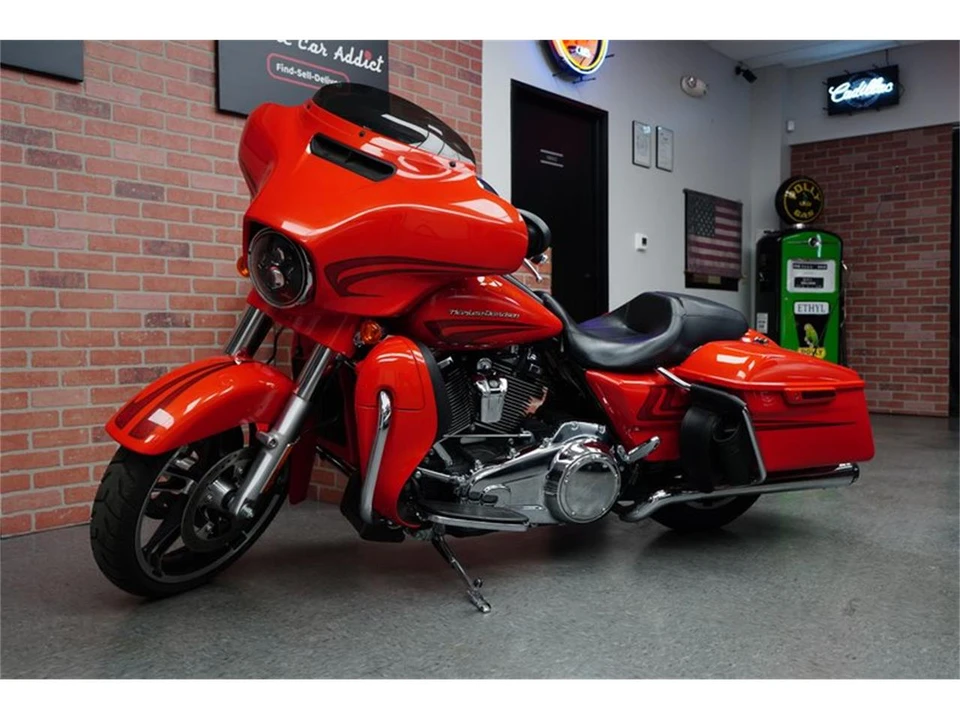 2017 Harley-Davidson Touring Milwaukee-Eight - Image 2 of 31