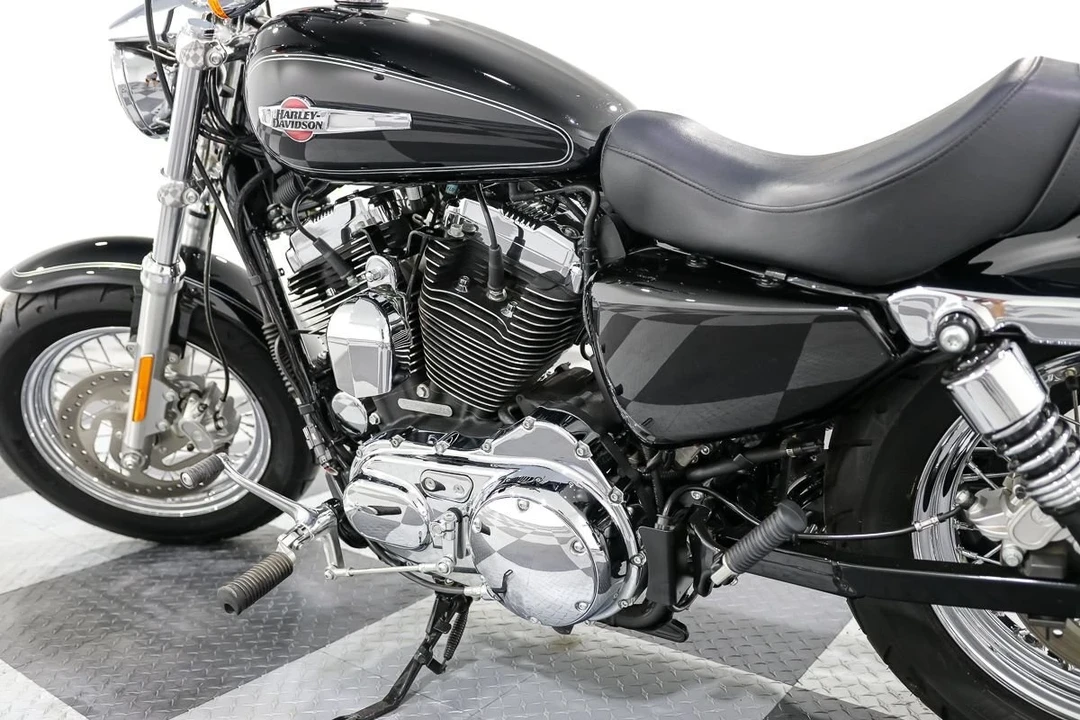 2017 Harley-Davidson Sportster Rubber Mount - Image 13 of 16