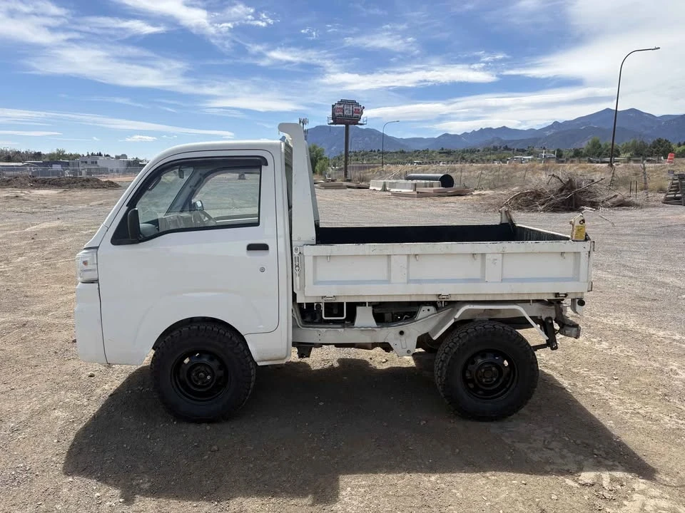 2017 Daihatsu Hijet - Image 2 of 9