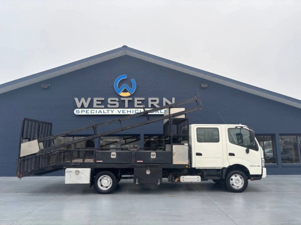 2017 Hino - Image 3 of 12