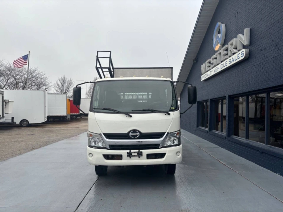 2017 Hino - Image 10 of 12