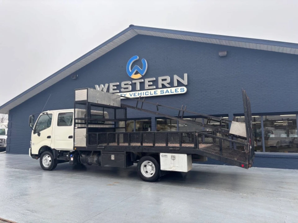 2017 Hino - Image 4 of 12