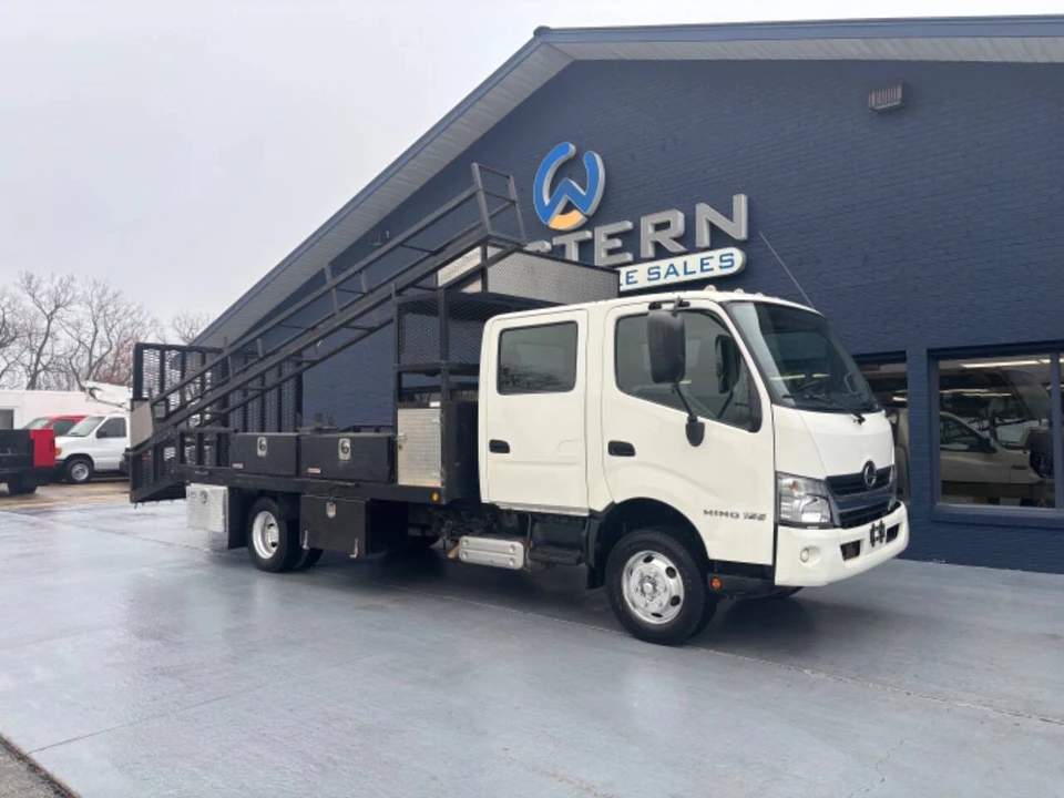 2017 Hino - Image 8 of 12