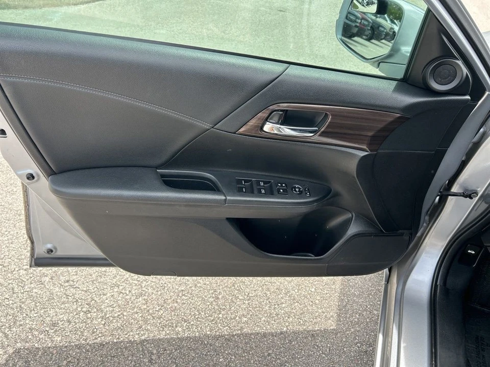 2017 Honda Accord 9th Gen - Image 11 of 12
