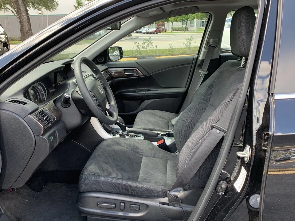 2017 Honda Accord 9th Gen - Image 5 of 12