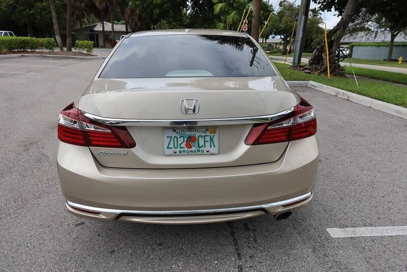 2017 Honda Accord 9th Gen - Image 13 of 21