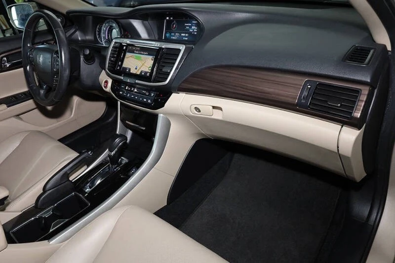 2017 Honda Accord 9th Gen - Image 18 of 21