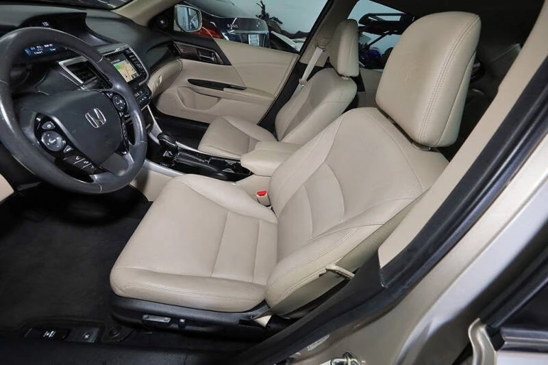 2017 Honda Accord 9th Gen - Image 14 of 21