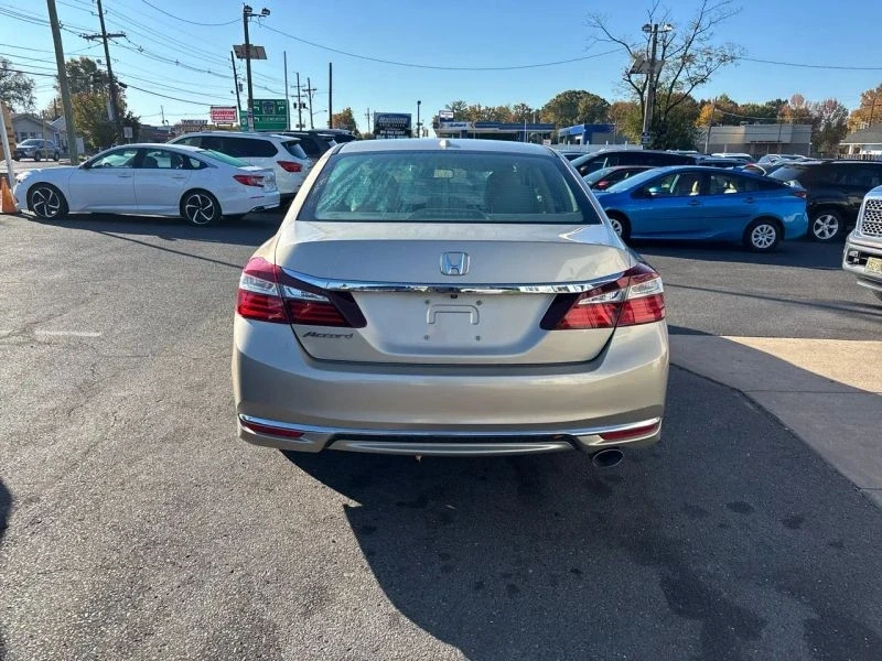 2017 Honda Accord 9th Gen - Image 6 of 12