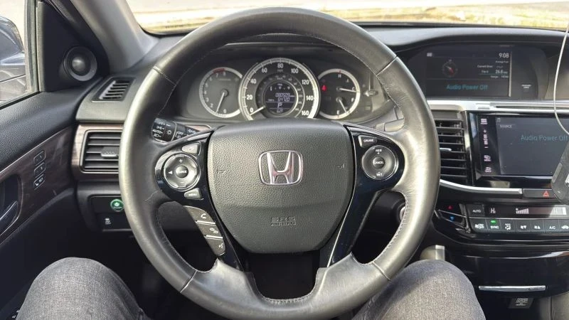 2017 Honda Accord 9th Gen - Image 10 of 12