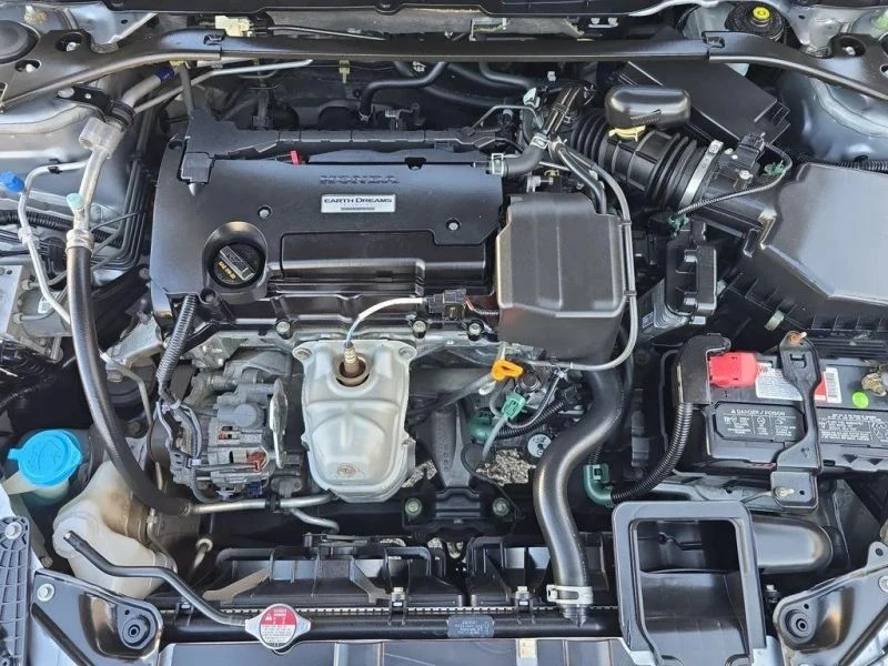 2017 Honda Accord 9th Gen - Image 9 of 12
