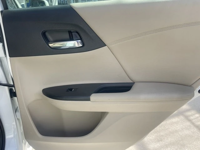 2017 Honda Accord 9th Gen - Image 9 of 21