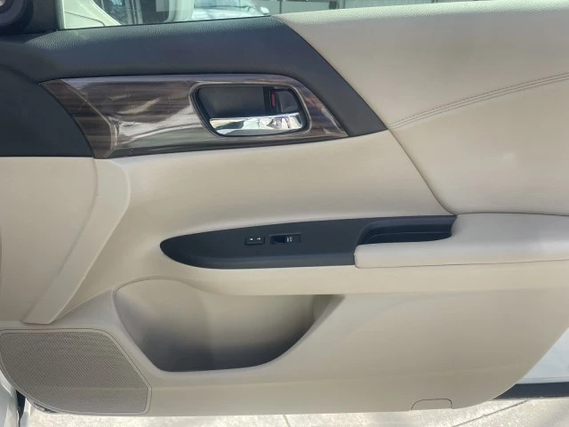 2017 Honda Accord 9th Gen - Image 5 of 21