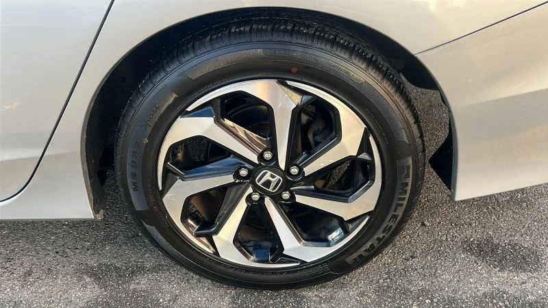 2017 Honda Accord 9th Gen - Image 11 of 12