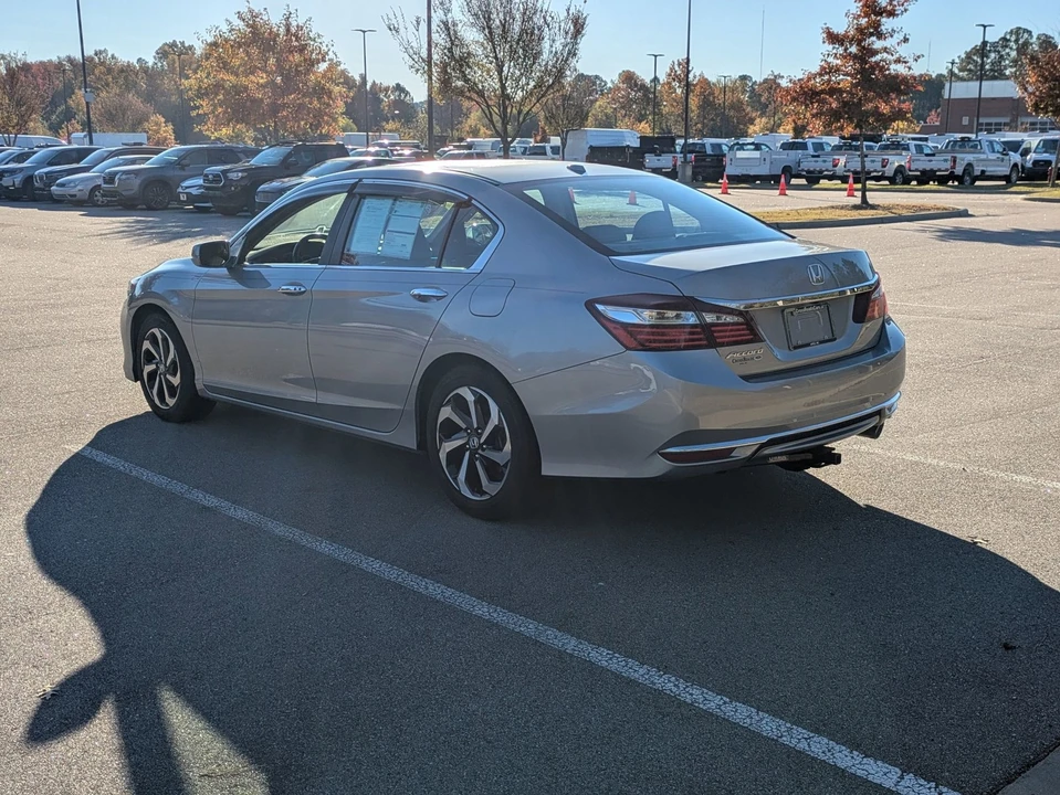 2017 Honda Accord 9th Gen - Image 6 of 12