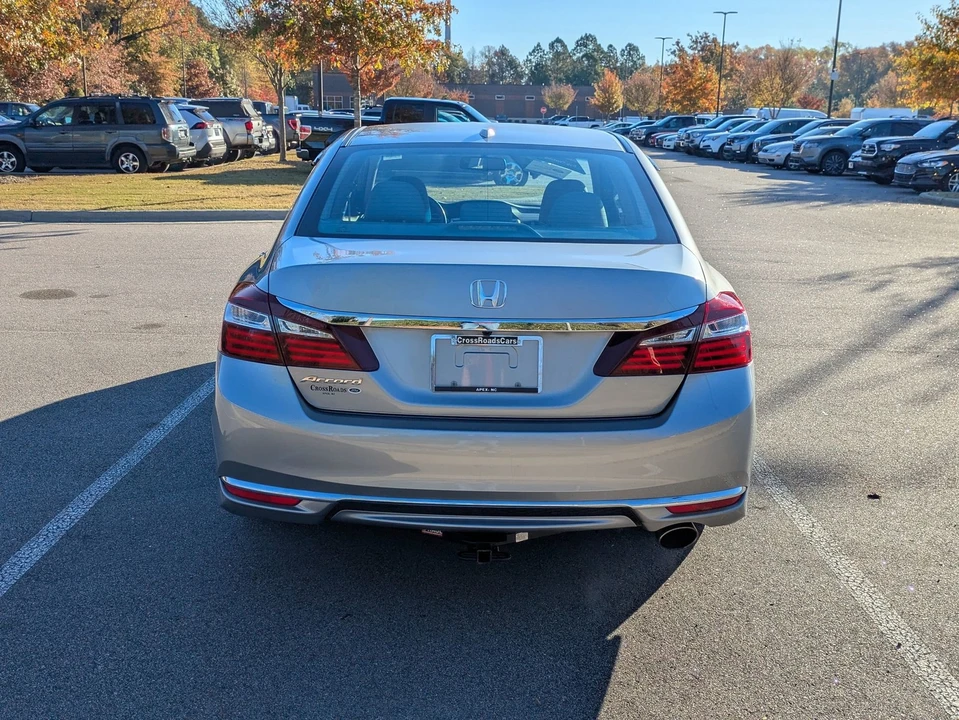 2017 Honda Accord 9th Gen - Image 5 of 12