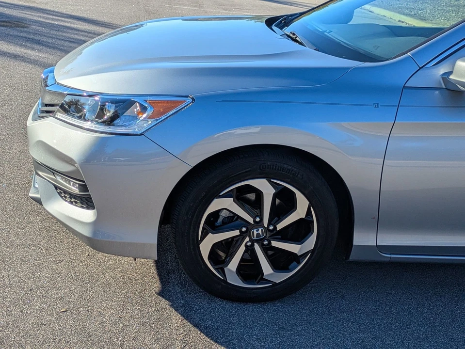 2017 Honda Accord 9th Gen - Image 11 of 12