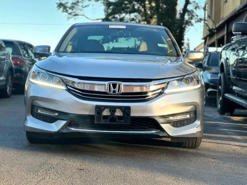 2017 Honda Accord 9th Gen - Image 2 of 12