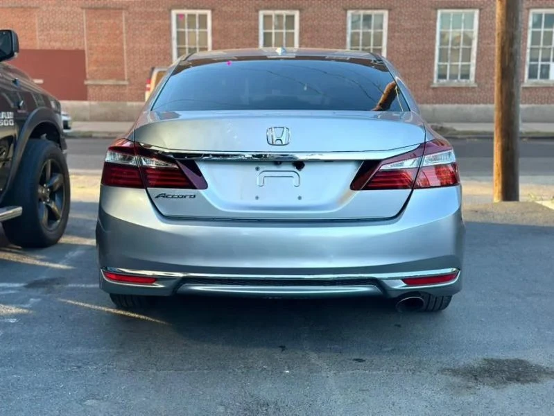 2017 Honda Accord 9th Gen - Image 5 of 12