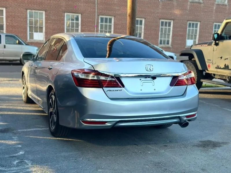 2017 Honda Accord 9th Gen - Image 6 of 12