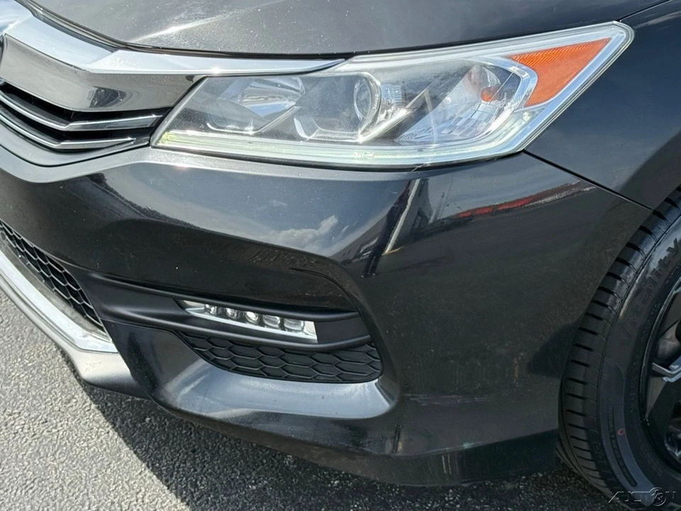 2017 Honda Accord 9th Gen - Image 9 of 12