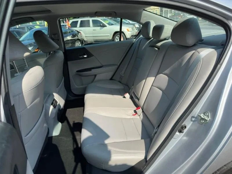 2017 Honda Accord 9th Gen - Image 11 of 12