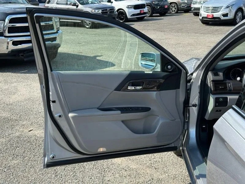 2017 Honda Accord 9th Gen - Image 9 of 12