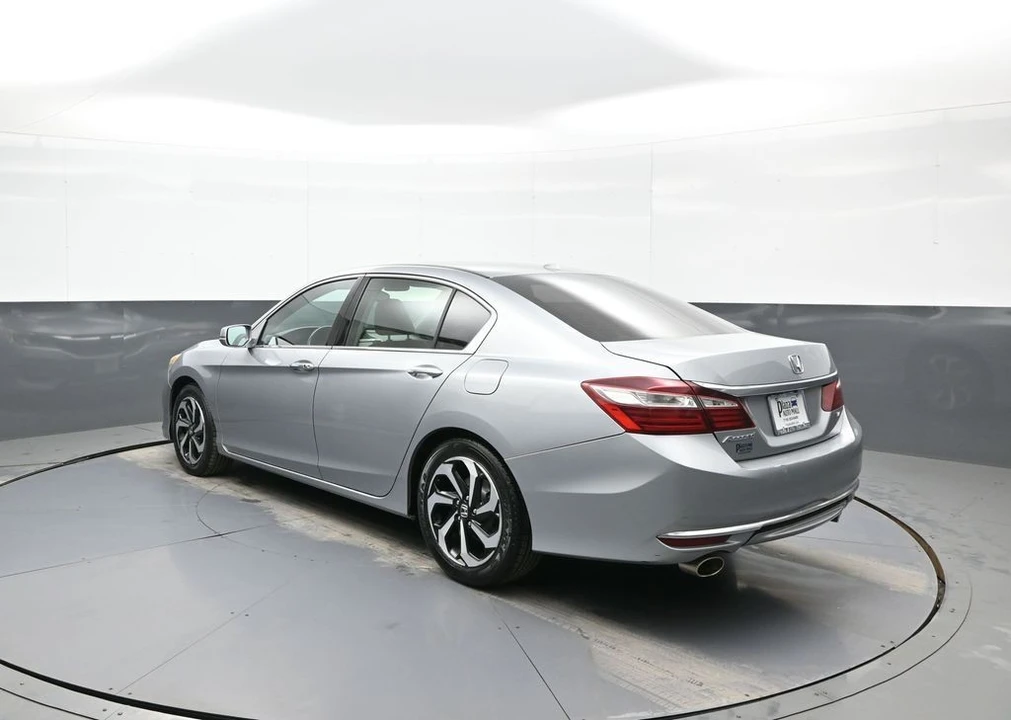 2017 Honda Accord 9th Gen - Image 8 of 21