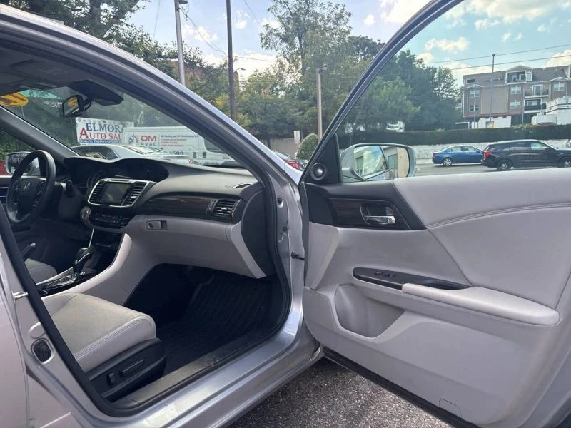 2017 Honda Accord 9th Gen - Image 7 of 12