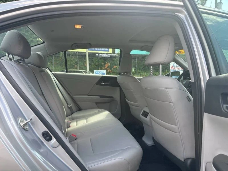 2017 Honda Accord 9th Gen - Image 9 of 12