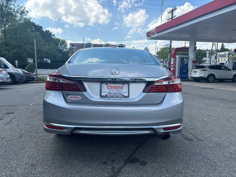 2017 Honda Accord 9th Gen - Image 5 of 12