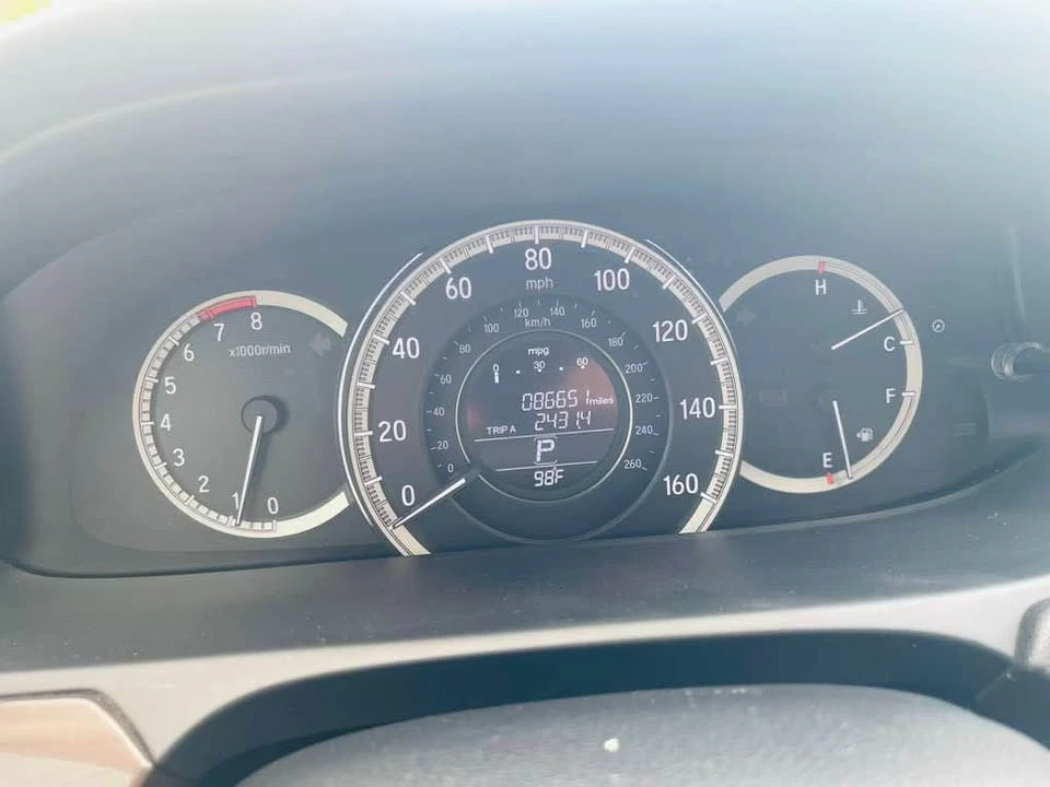 2017 Honda Accord 9th Gen - Image 14 of 16