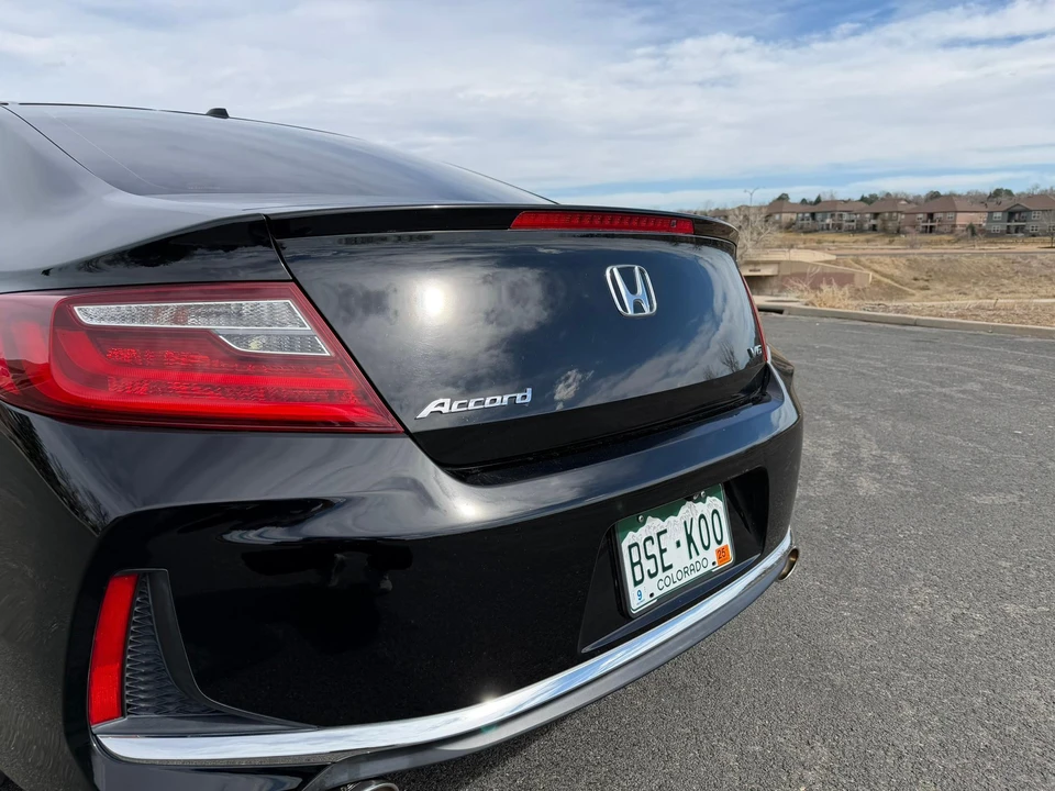 2017 Honda Accord 9th Gen - Image 16 of 31