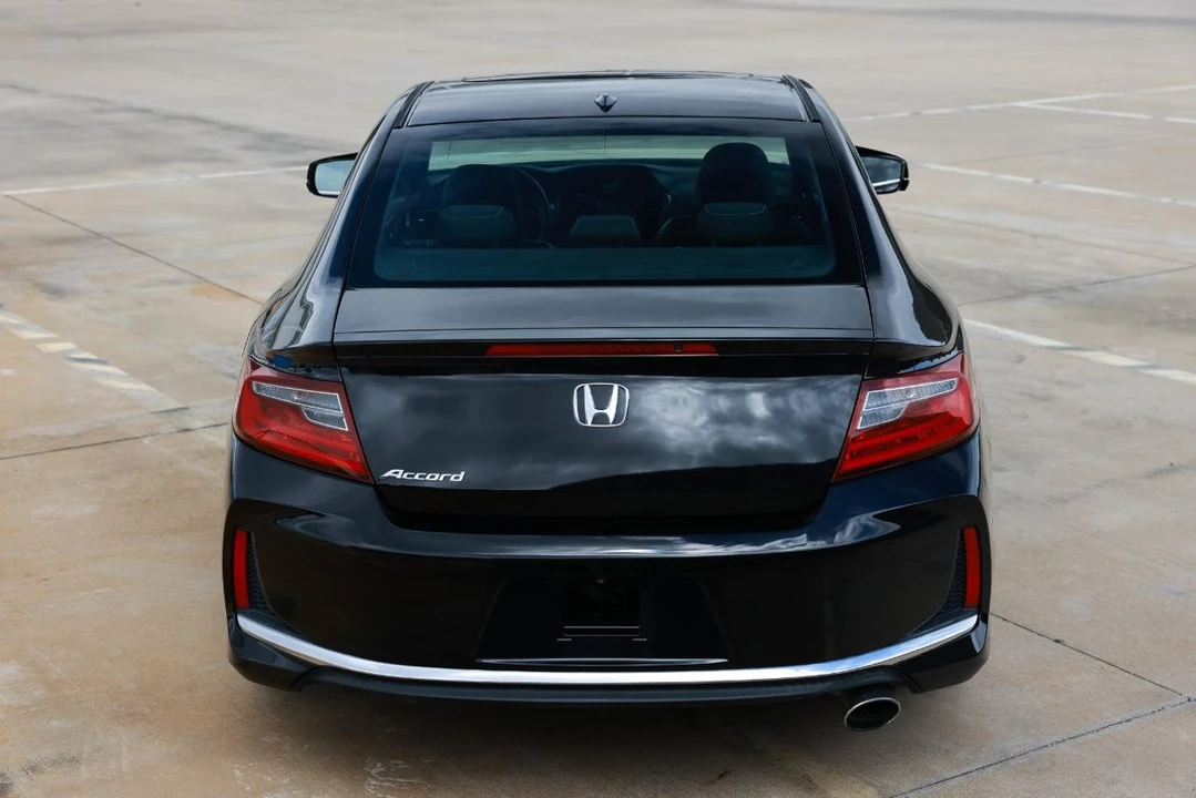 2017 Honda Accord 9th Gen - Image 9 of 21