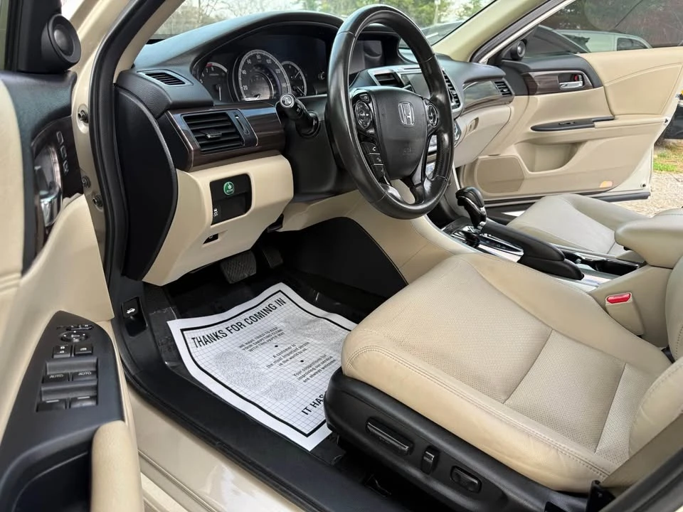 2017 Honda Accord 9th Gen - Image 11 of 20