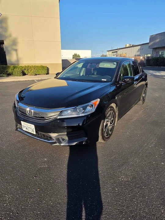 2017 Honda Accord 9th Gen - Image 5 of 13
