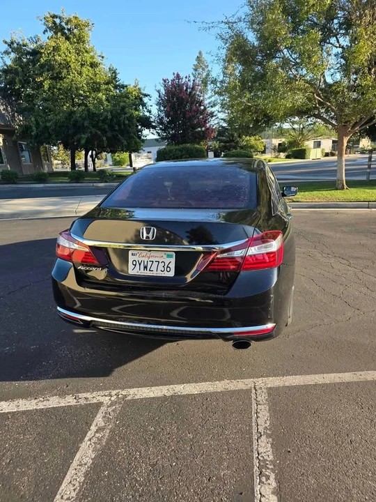 2017 Honda Accord 9th Gen - Image 2 of 13