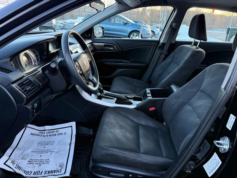2017 Honda Accord 9th Gen - Image 9 of 12