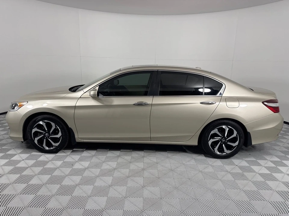 2017 Honda Accord 9th Gen - Image 9 of 12