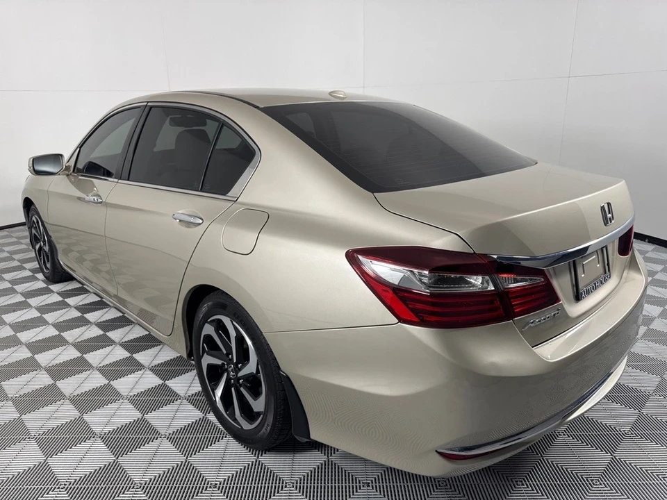 2017 Honda Accord 9th Gen - Image 8 of 12