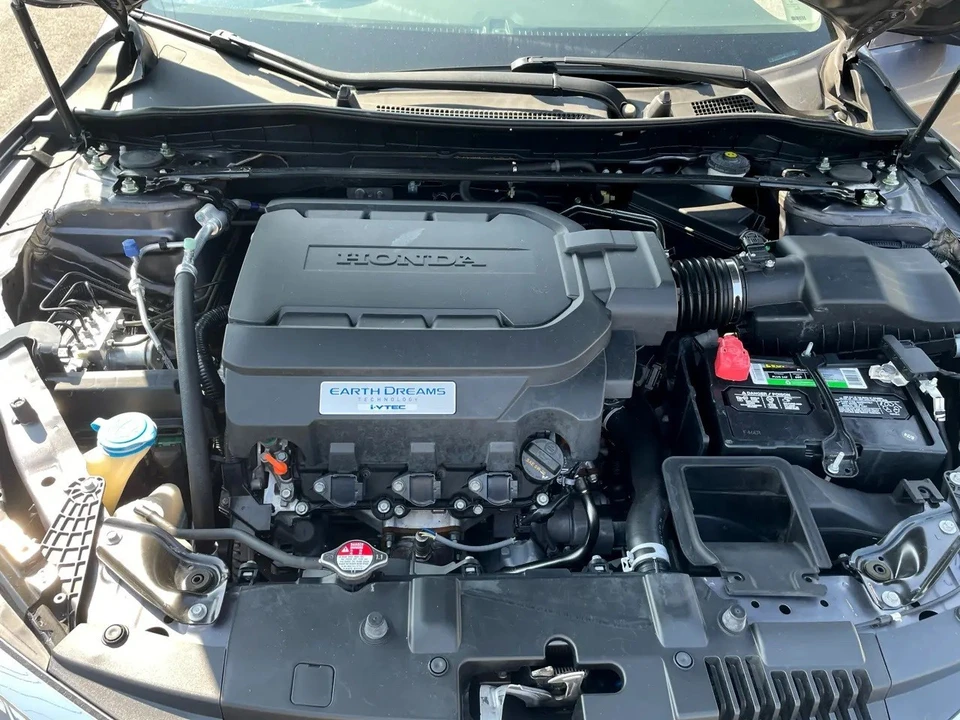 2017 Honda Accord 9th Gen - Image 3 of 9