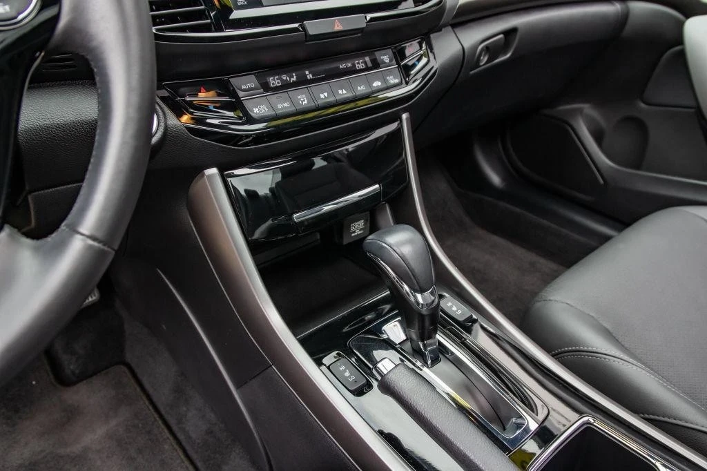 2017 Honda Accord 9th Gen - Image 5 of 9