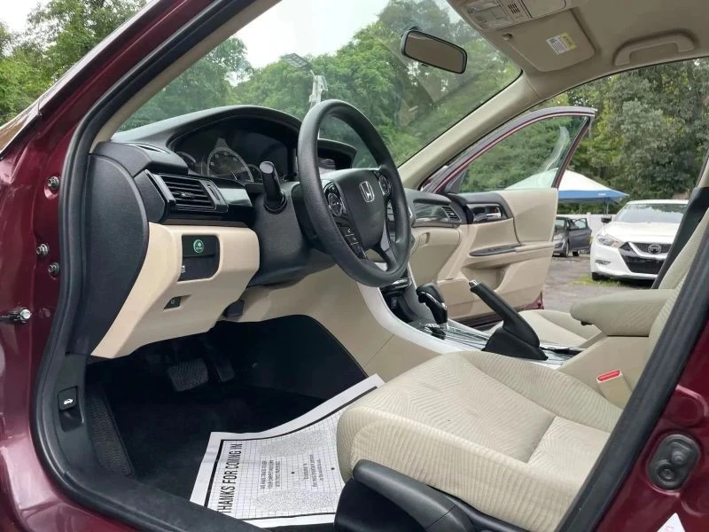 2017 Honda Accord 9th Gen - Image 9 of 12