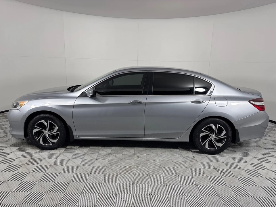 2017 Honda Accord 9th Gen - Image 9 of 12
