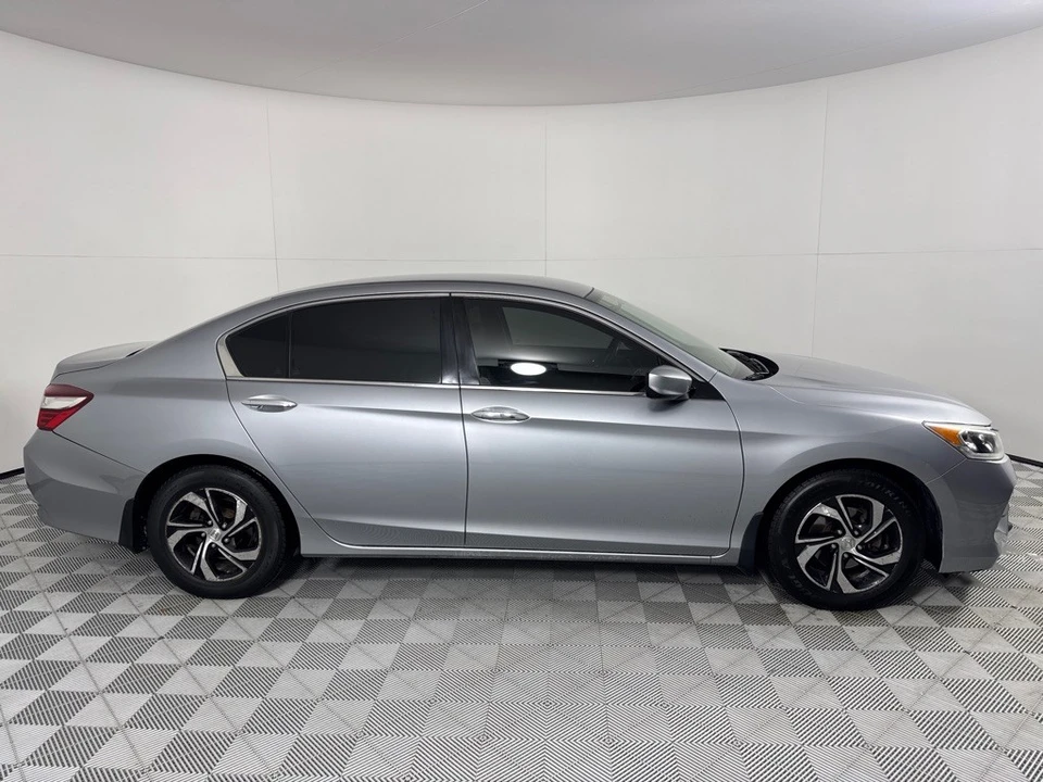 2017 Honda Accord 9th Gen - Image 4 of 12