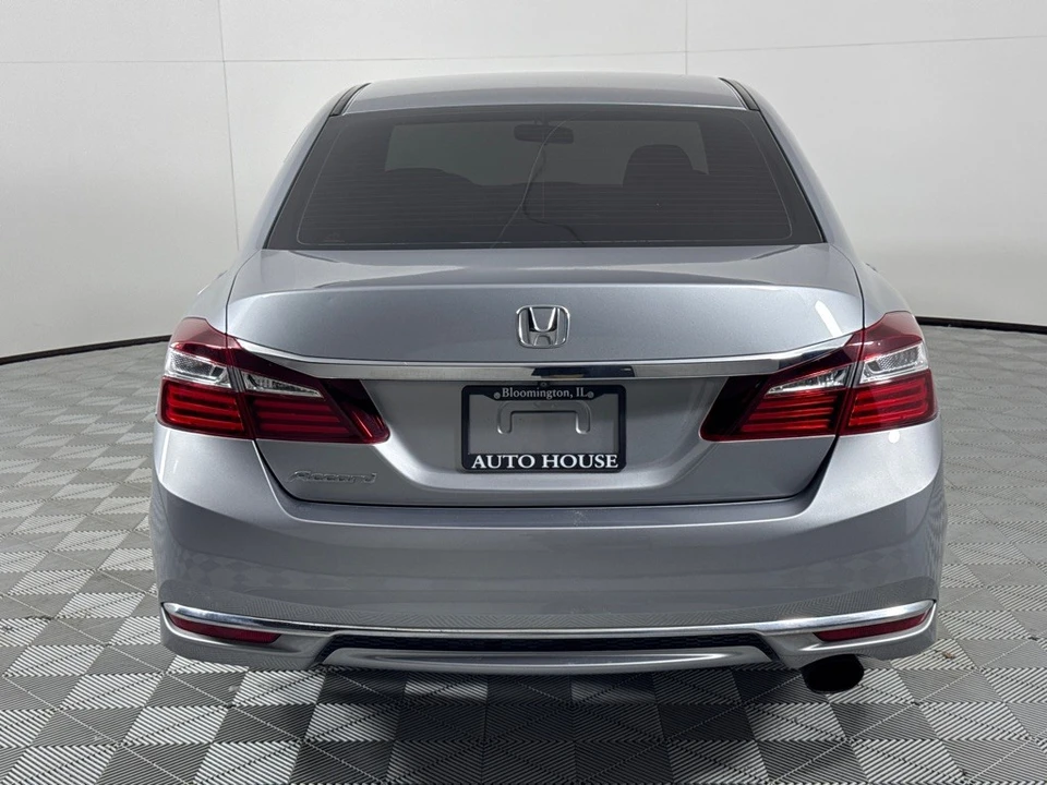 2017 Honda Accord 9th Gen - Image 6 of 12