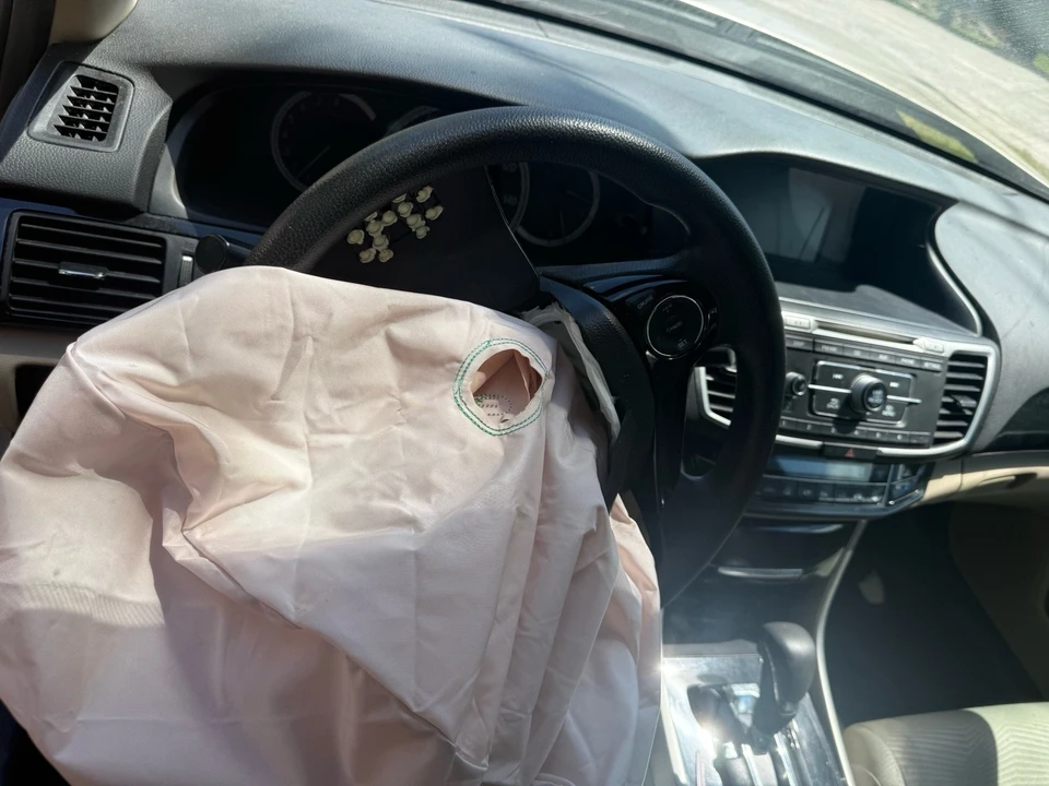 2017 Honda Accord 9th Gen - Image 9 of 13