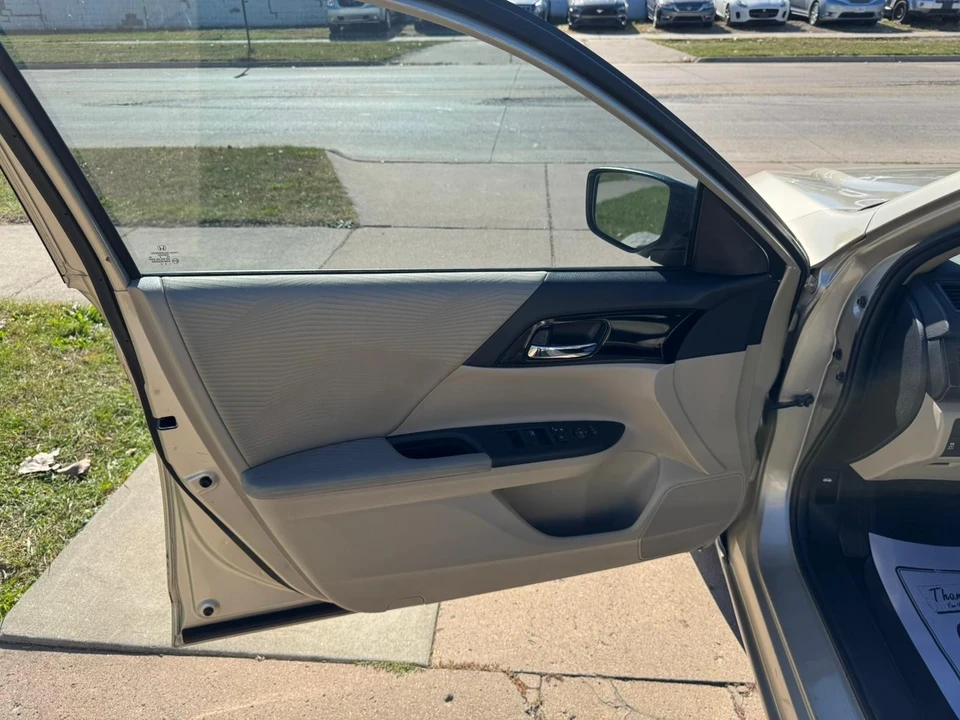 2017 Honda Accord 9th Gen - Image 10 of 21